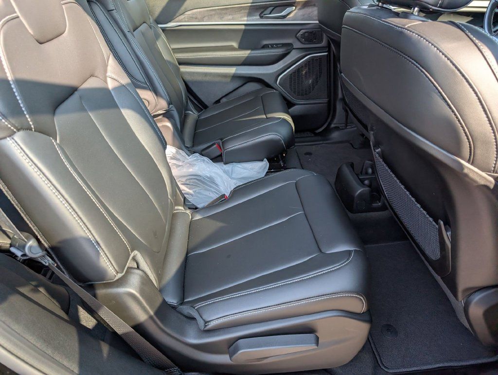Used 2026 Jeep Grand Cherokee L Limited w/ Limited Altitude Package RWD image 32