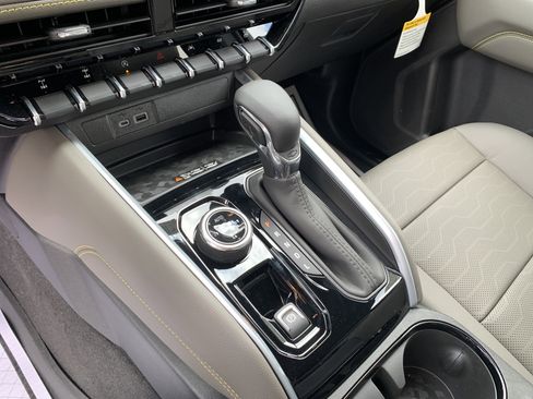 New 2026 Chevrolet Colorado ZR2 w/ Technology Package AWD/4WD image 18