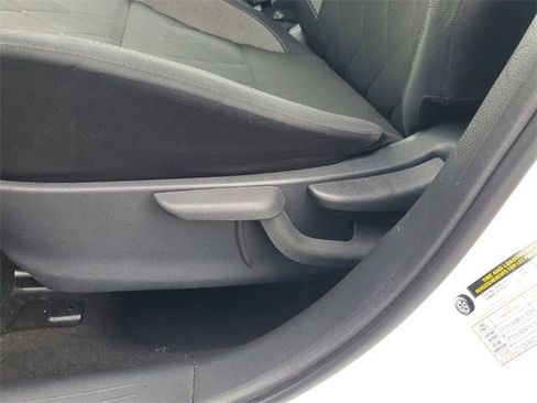 Used 2020 Nissan Kicks S image 14