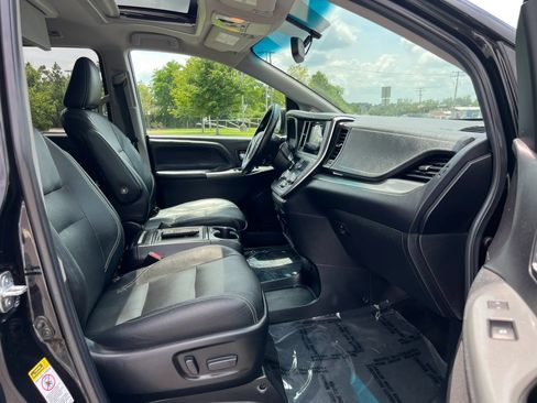 Used 2015 Toyota Sienna SE Premium FWD image 16
