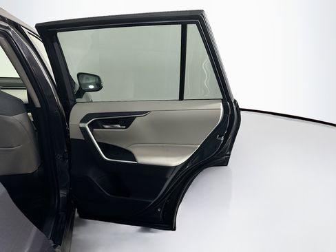 Used 2025 Toyota RAV4 XLE w/ Convenience Package image 32