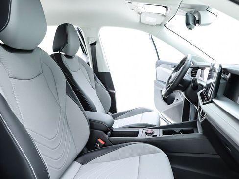 New 2026 Volkswagen Tiguan SE image 73