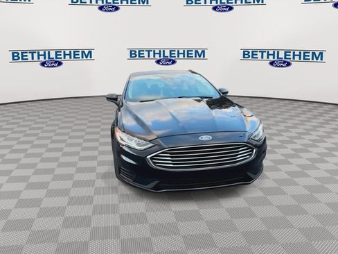 Used 2020 Ford Fusion SE image 3