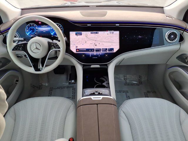 Used 2023 Mercedes-Benz EQS 580 4MATIC SUV image 4