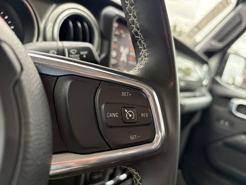Used 2023 Jeep Gladiator Overland image 16