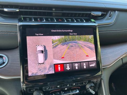 New 2025 Jeep Grand Cherokee Summit image 40