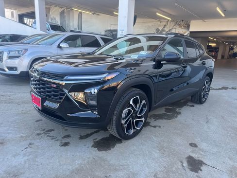 Used 2024 Chevrolet Trax RS w/ Sunroof Package image 2