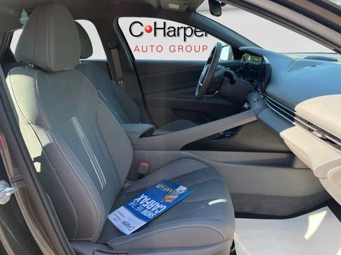 Used 2023 Hyundai Elantra SEL w/ Convenience Package FWD image 11