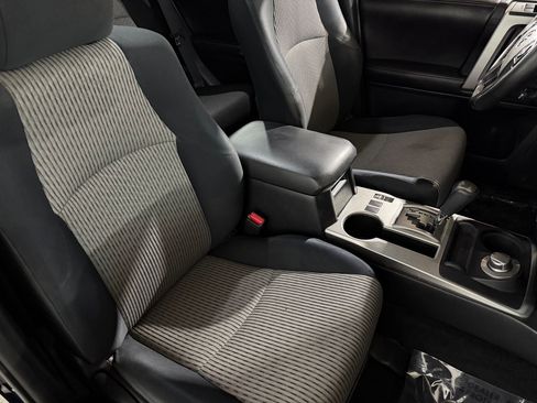 Used 2015 Toyota 4Runner SR5 AWD/4WD image 40