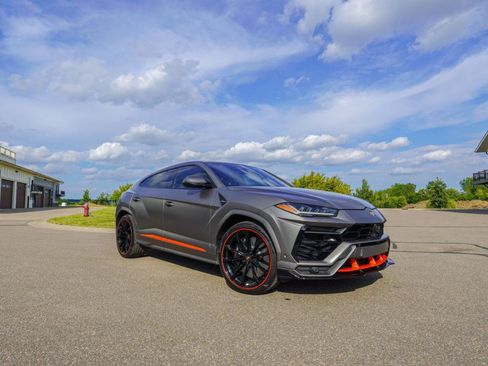 Used 2022 Lamborghini Urus AWD/4WD image 16
