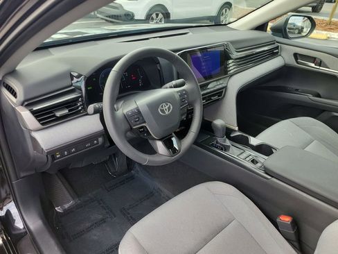 Used 2025 Toyota Camry LE image 19