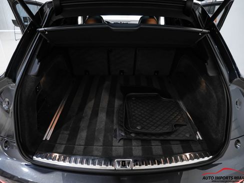 Used 2021 Bentley Bentayga image 69