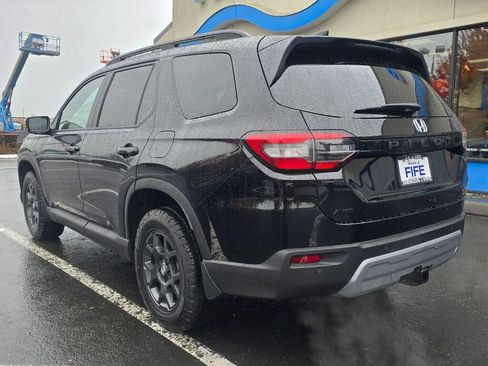 New 2025 Honda Pilot TrailSport image 3