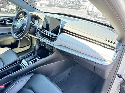 Used 2026 Jeep Compass Limited image 34