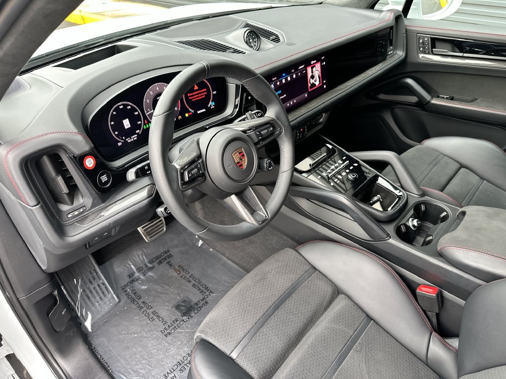 Certified 2025 Porsche Cayenne GTS AWD/4WD image 4