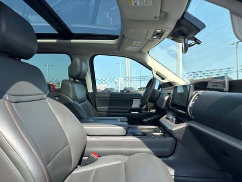 Used 2025 Ford Expedition Active AWD/4WD image 16