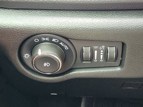 Used 2025 Chrysler Pacifica Pinnacle FWD image 26