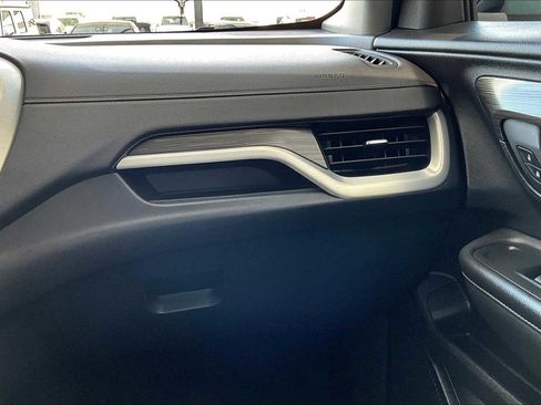 Used 2022 GMC Terrain SLT w/ Elevation Edition image 18