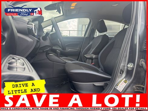 Used 2023 Nissan Versa SV image 9