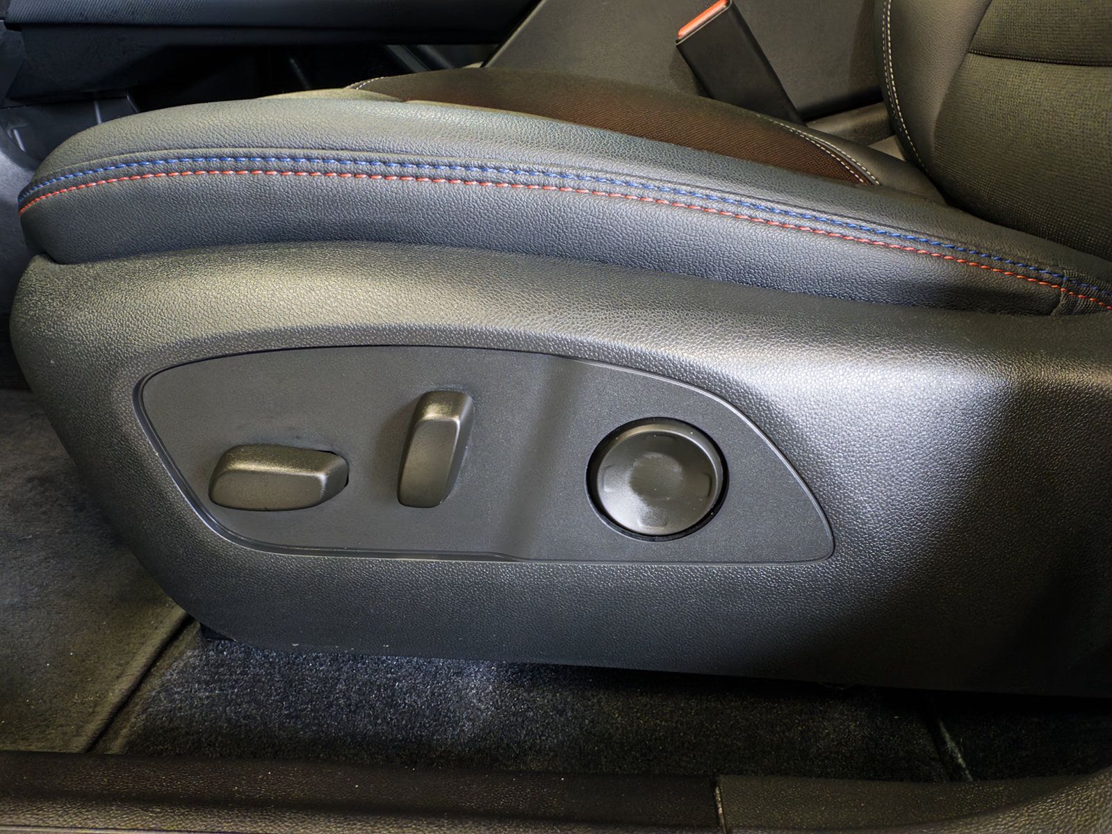 Used 2024 Chevrolet Equinox EV RS FWD image 7