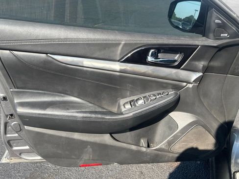 Used 2017 Nissan Maxima SR FWD image 6