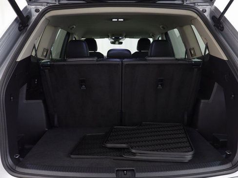 Used 2025 Volkswagen Atlas SE image 17