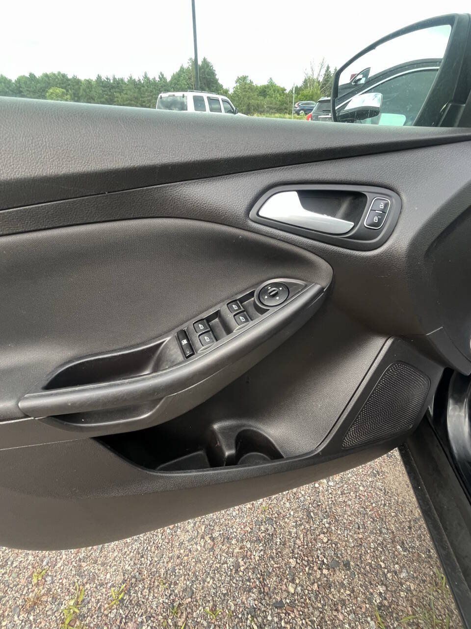 Used 2015 Ford Focus SE FWD image 11