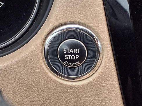 Used 2016 Nissan Rogue SV FWD image 14