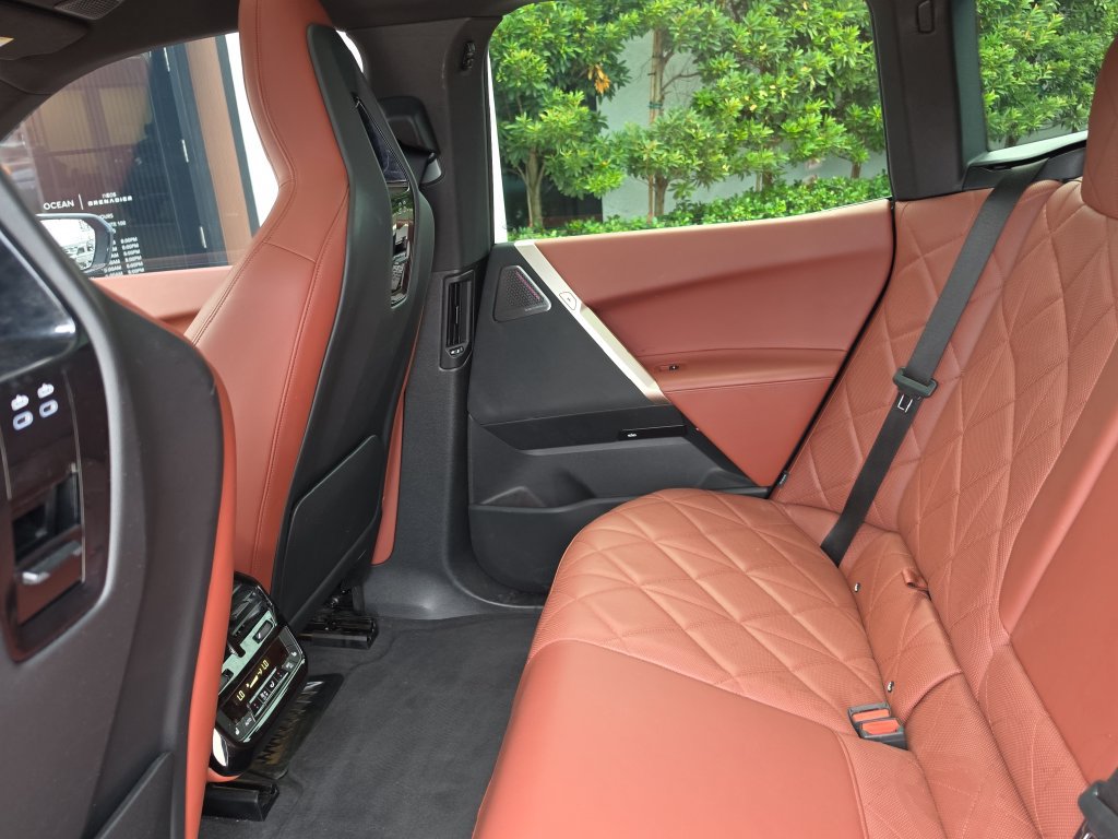 Used 2023 BMW iX M60 AWD/4WD image 12