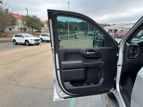 Used 2022 Chevrolet Silverado 1500 Custom w/ Safety Confidence Package image 6