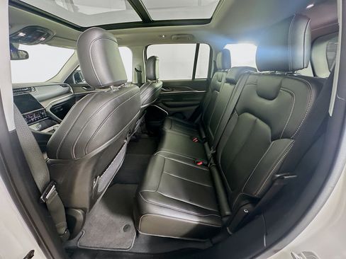 Used 2023 Jeep Grand Cherokee Limited RWD image 28