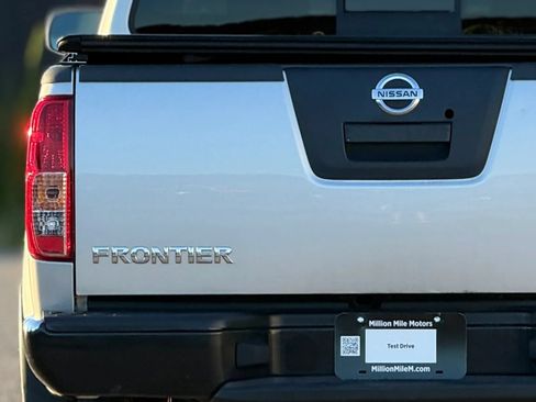 Used 2010 Nissan Frontier PRO-4X AWD/4WD image 13