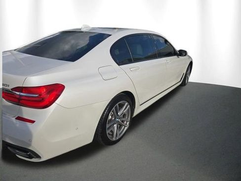 Used 2019 BMW 750i w/ Executive Package RWD image 6