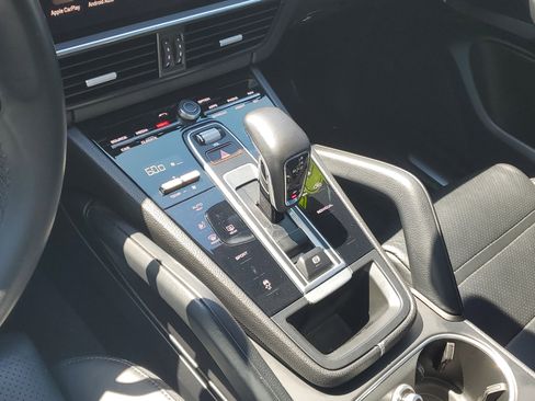 Used 2022 Porsche Cayenne image 18