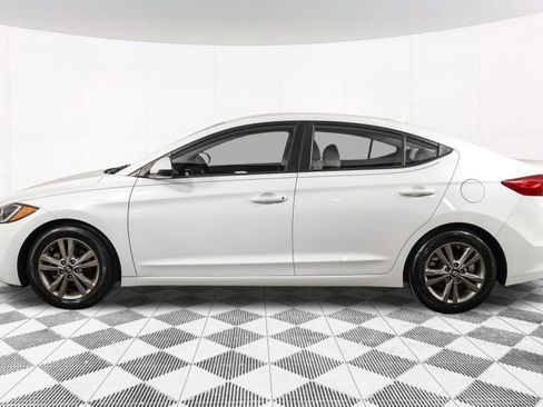 Used 2017 Hyundai Elantra SE image 19