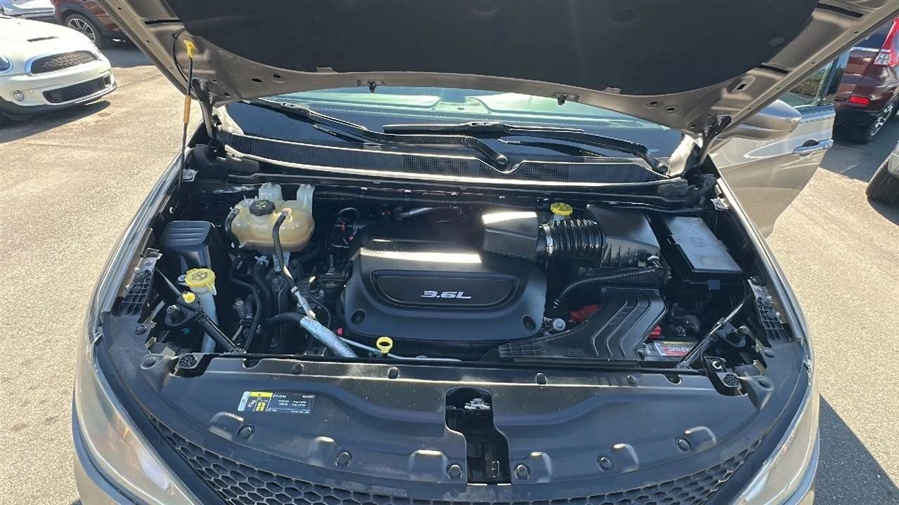 Used 2018 Chrysler Pacifica Touring Plus w/ S Appearance Package FWD image 38