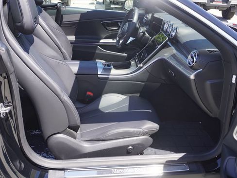 Used 2026 Mercedes-Benz CLE 300 4MATIC Cabriolet image 9