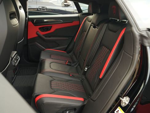 Used 2026 Lamborghini Urus SE image 24