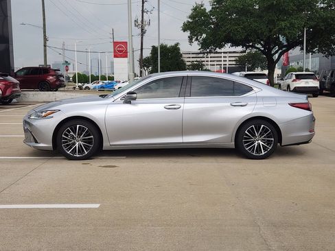 Used 2025 Lexus ES 350 w/ Premium Package image 4