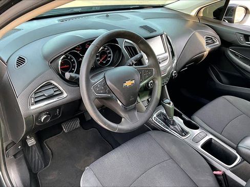 Used 2017 Chevrolet Cruze LT image 17