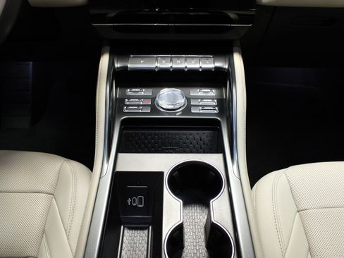 Used 2024 Lincoln Nautilus Premier image 19