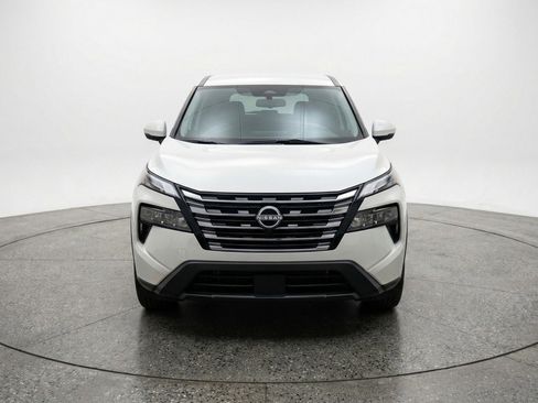 Used 2025 Nissan Rogue SV FWD image 2