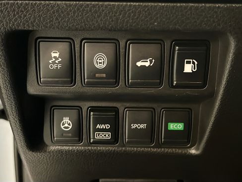 Used 2018 Nissan Rogue SL image 17