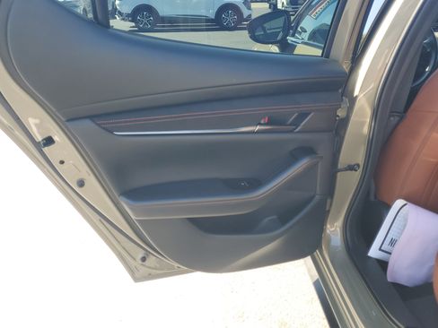 Used 2024 MAZDA MAZDA3 s image 12