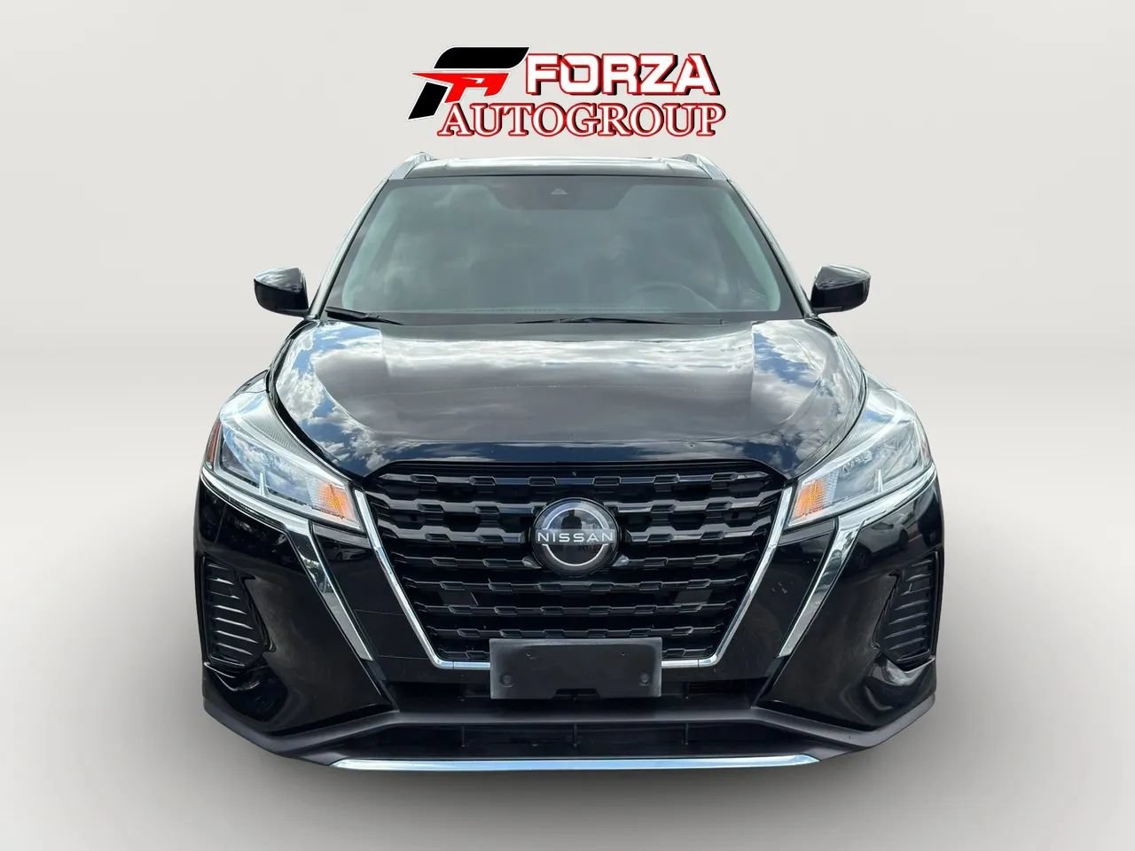 Used 2023 Nissan Kicks SV FWD image 2