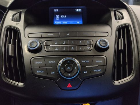 Used 2018 Ford Focus SE w/ SE Appearance Package image 25