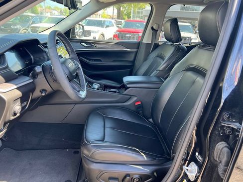 Used 2023 Jeep Grand Cherokee Limited w/ Luxury Tech Group II AWD/4WD image 25