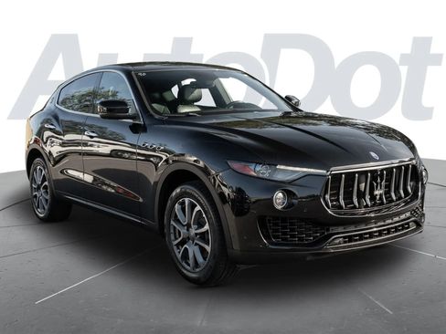 Used 2018 Maserati Levante Sport Utility 4D image 4