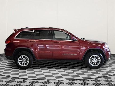 Used 2019 Jeep Grand Cherokee Laredo image 2