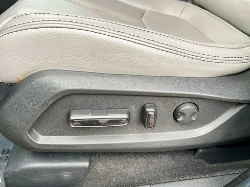 Used 2025 Honda Pilot Touring image 19